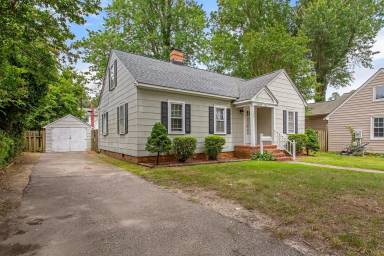 Main picture of 130 Wythe Crescent Dr