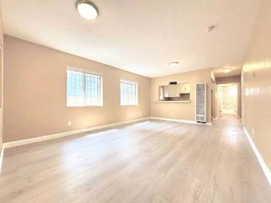 Main picture of 1385 E Vernon Ave