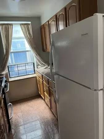 Main picture of 556 Dahill Rd