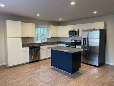 Main picture of 395 Shorewood Dr