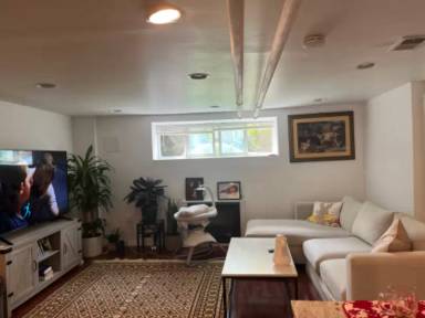 Main picture of 2828 W Lunt Ave