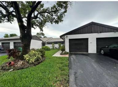 Main picture of 6438 Pinehurst Cir E