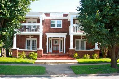 Main picture of 1320 E 17th St