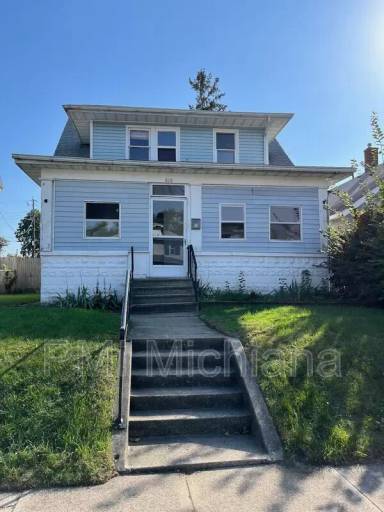 Main picture of 808 E Bowman St