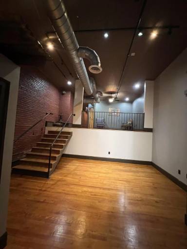 Main picture of 121 N Main St