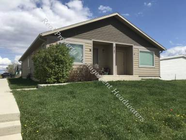 Main picture of 2147 Gold Ave