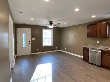 Main picture of 1008 E 1st St
