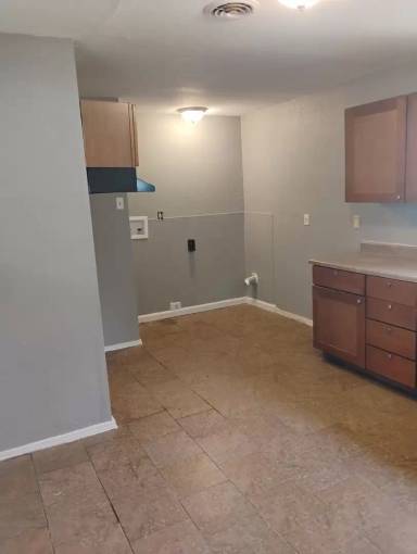 Main picture of 48 Louise Ln