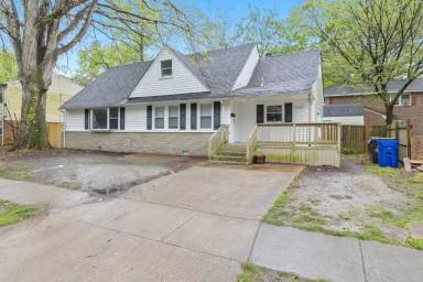 Main picture of 6261 Alexander St
