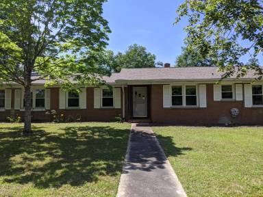 Main picture of 2006 S Maple Dr