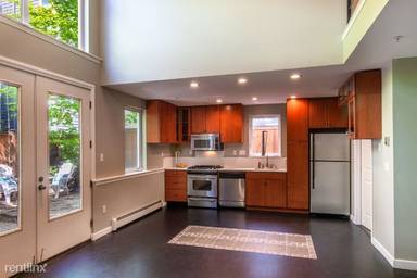 Main picture of 133 22nd Ave E