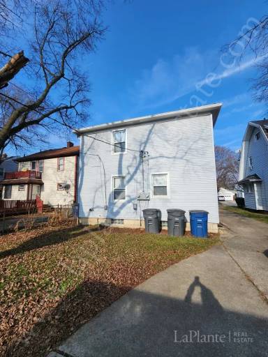 Main picture of 2327 Berdan Ave