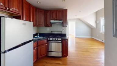 Main picture of 4 Boylston Pl