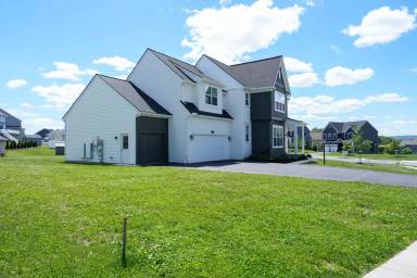 Main picture of 245 Hollyhock Dr
