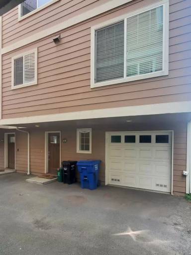 Main picture of 411 NW Market St