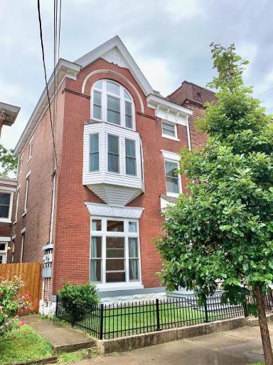Main picture of 103 W Kentucky St