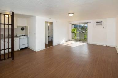 Main picture of 1643 Clark St