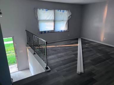 Main picture of 605 E Maple St