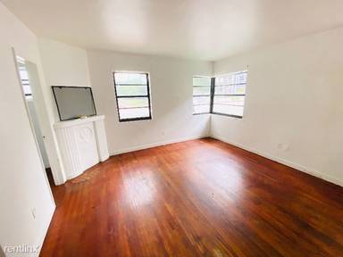 Main picture of 8918 Collins Ave