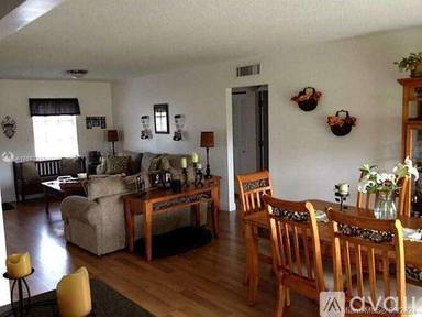 Main picture of 3033 NW 68th St