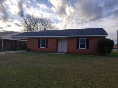 Main picture of 905 Doll St
