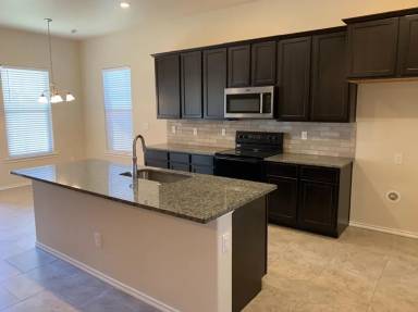 Main picture of 7433 104th St