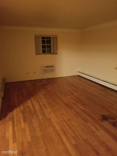 Main picture of 1600 Crest Hill Ave