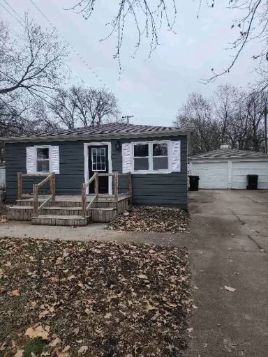 Main picture of 242 N 4th St