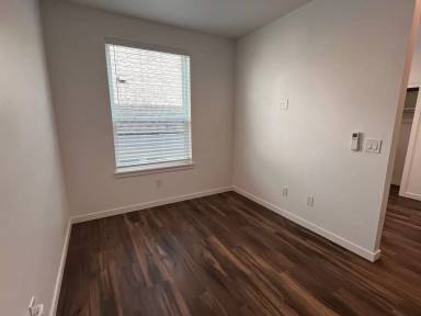 Main picture of 3773 N Vancouver Ave