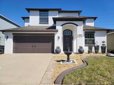 Main picture of 2292 Grantham Ave