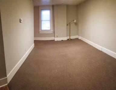 Main picture of 220 E Delaware St