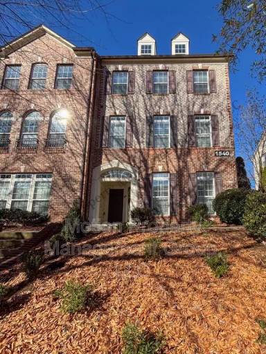 Main picture of 1540 S Churst St
