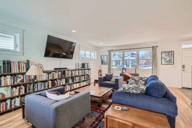 Main picture of 824 La Farge Ave