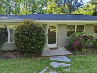 Main picture of 384 Charles Pl