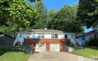 Main picture of 3332 S Oxford Ave