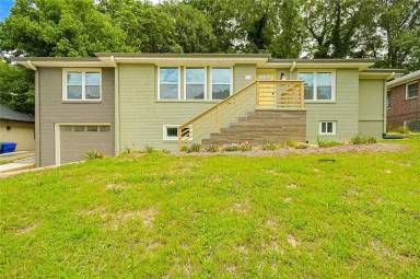 Main picture of 220 Napoleon Dr SW
