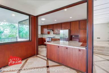 Main picture of 7930 Princess St