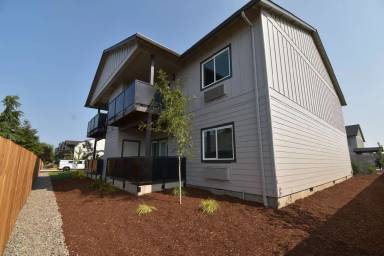 Main picture of 1100 Winfield St NE