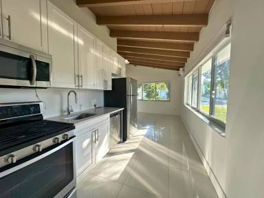 Main picture of 1205 N 15th Ave and 1205-1207 N 15th Ct