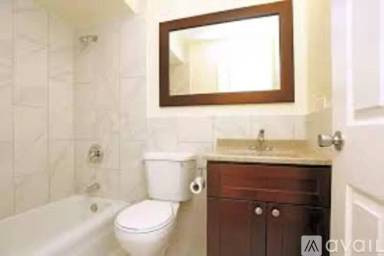 Main picture of 5820 N Sheridan Rd