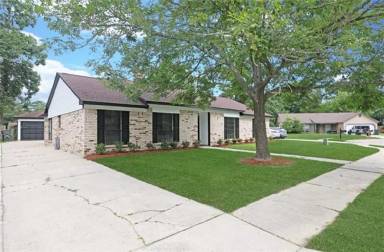 Main picture of 811 N Lake Verret Ct