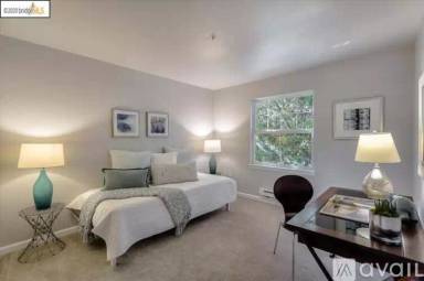 Main picture of 555 10th St