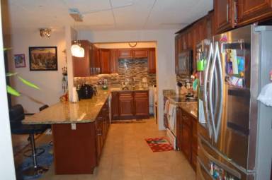 Main picture of 180 Green St
