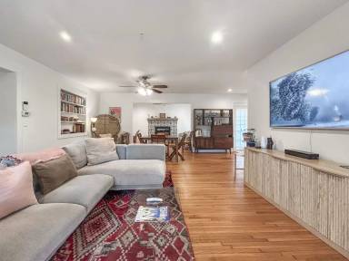 Main picture of 1021 Iroquois St