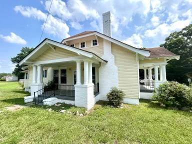 Main picture of 725 Wiscassett St