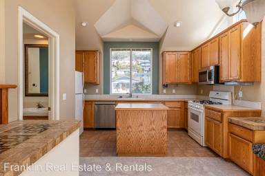 Main picture of 2955 Hemlock Ave