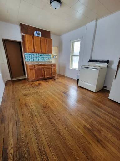 Main picture of 937 S 3rd Ave