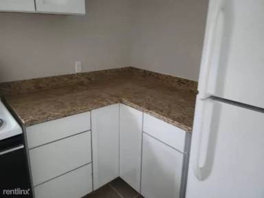Main picture of 200 Holmes St
