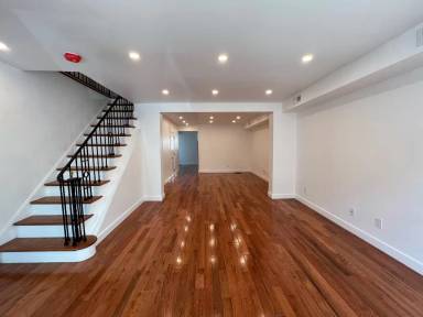 Main picture of 2622 E Somerset St