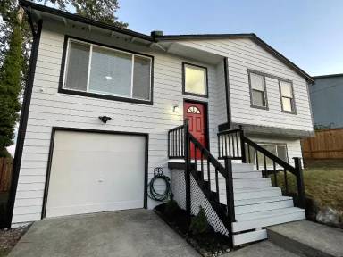 Main picture of 1130 E 59th St